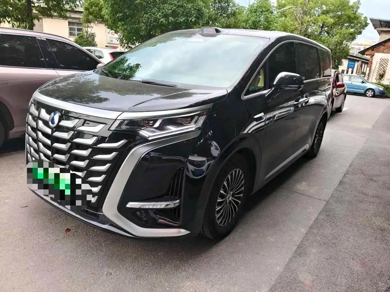 Open image lightbox: Denza 2025 Denza D9 DM-i 1.5T Stepless Smart Driving Edition 1020 Four-wheel Drive Premium Automatic Gear