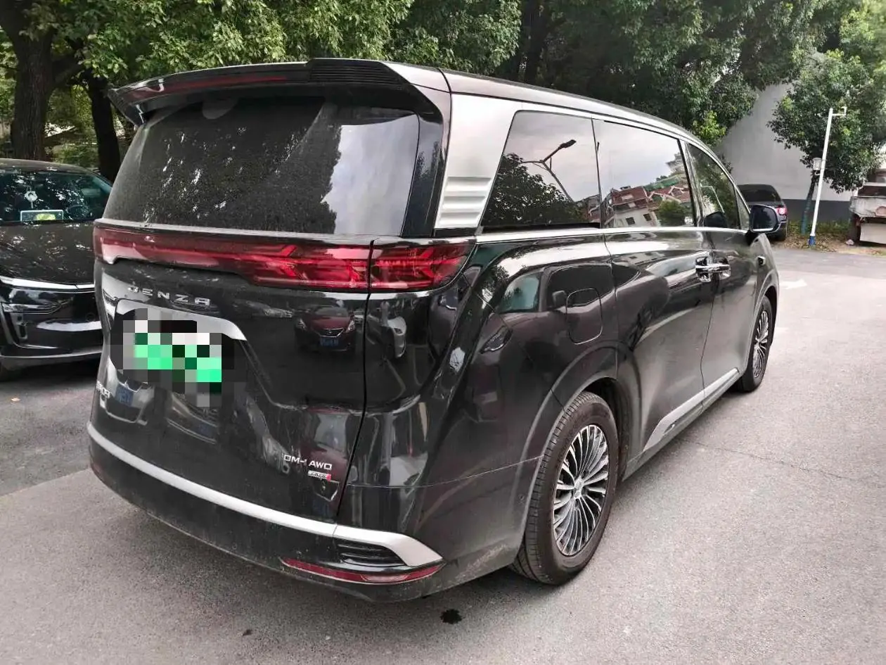 Denza 2025 Denza D9 DM-i 1.5T Stepless Smart Driving Edition 1020 Four-wheel Drive Premium Automatic Gear 3