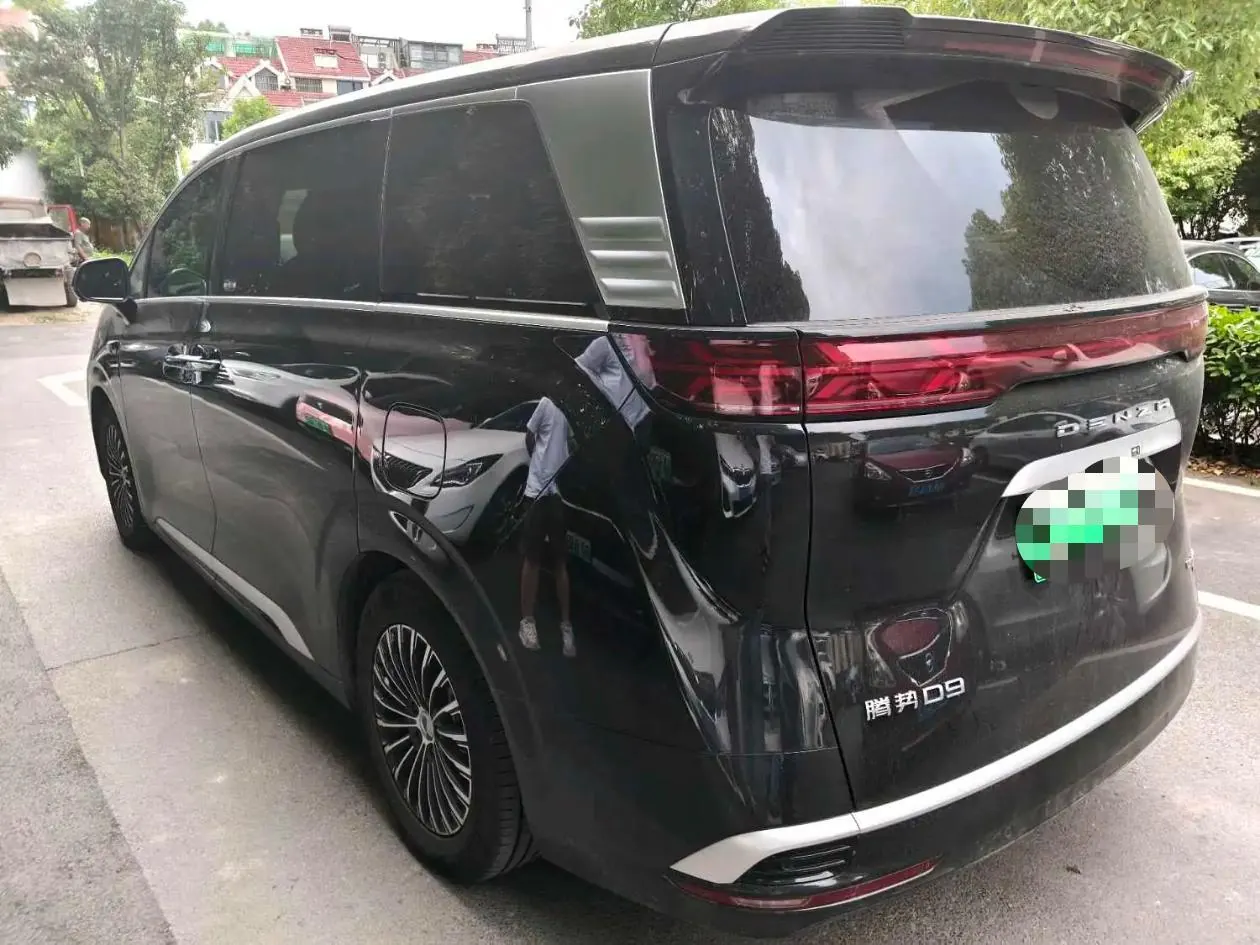 Denza 2025 Denza D9 DM-i 1.5T Stepless Smart Driving Edition 1020 Four-wheel Drive Premium Automatic Gear 4