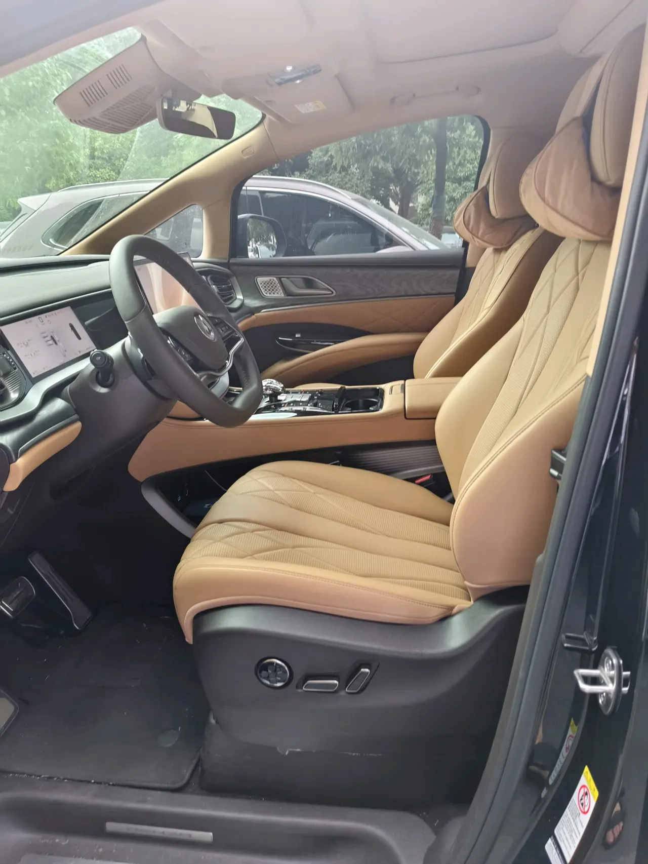 Denza 2025 Denza D9 DM-i 1.5T Stepless Smart Driving Edition 1020 Four-wheel Drive Premium Automatic Gear 5