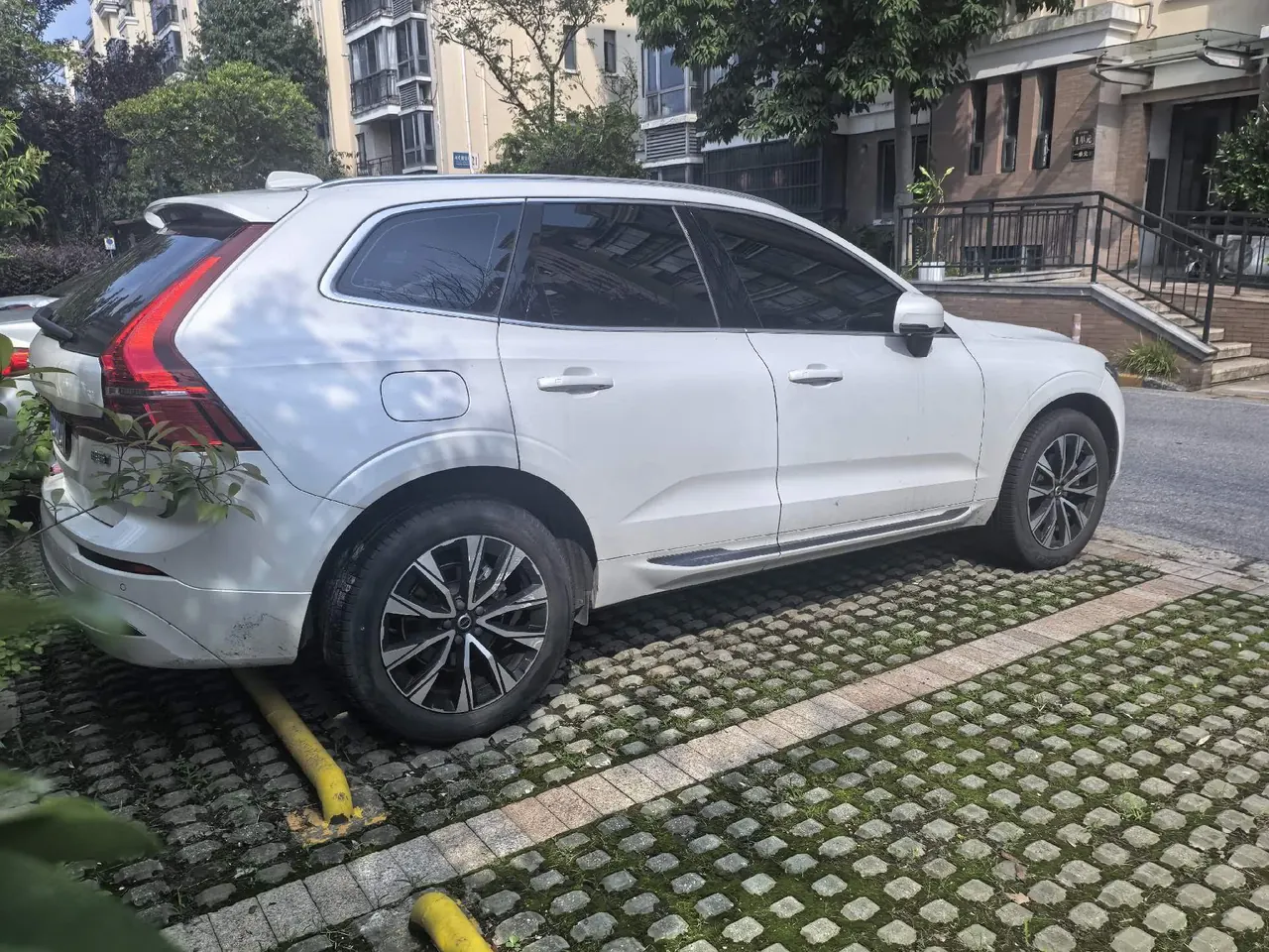 Volvo 2023 XC60 48V 2.0T B5 4-wheel drive Zhiyuan Deluxe Edition Automatic Gear 5
