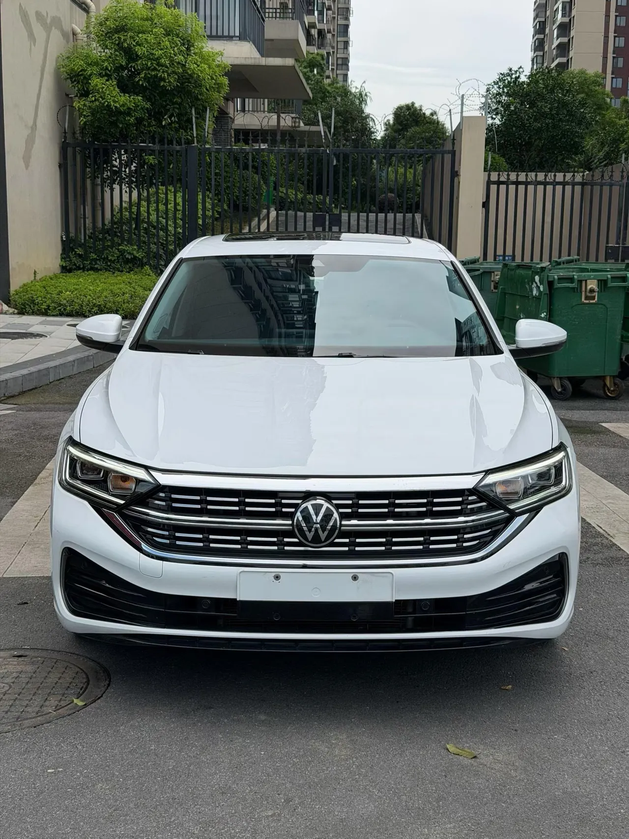 Volkswagen 2023 Sagitar 1.5TSI 300TSI Exceed Edition Automatic - View 1