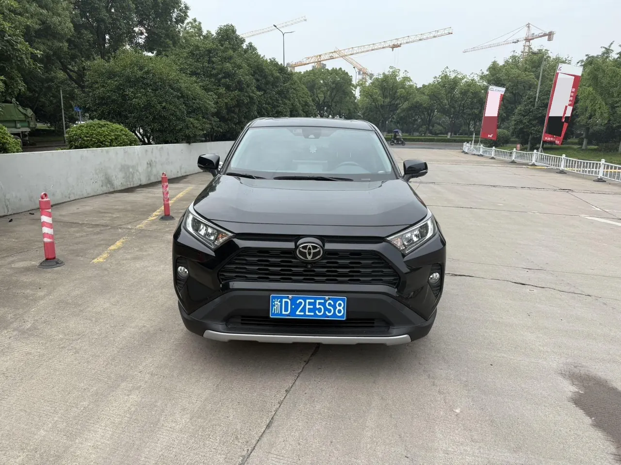 Toyota 2020 RAV4 Rongfeng 2.0 Stepless Four-wheel Drive Fashion Edition PLUS Automatic Gear 2