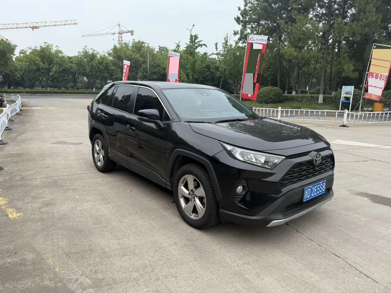 Toyota 2020 RAV4 Rongfeng 2.0 Stepless Four-wheel Drive Fashion Edition PLUS Automatic Gear 3