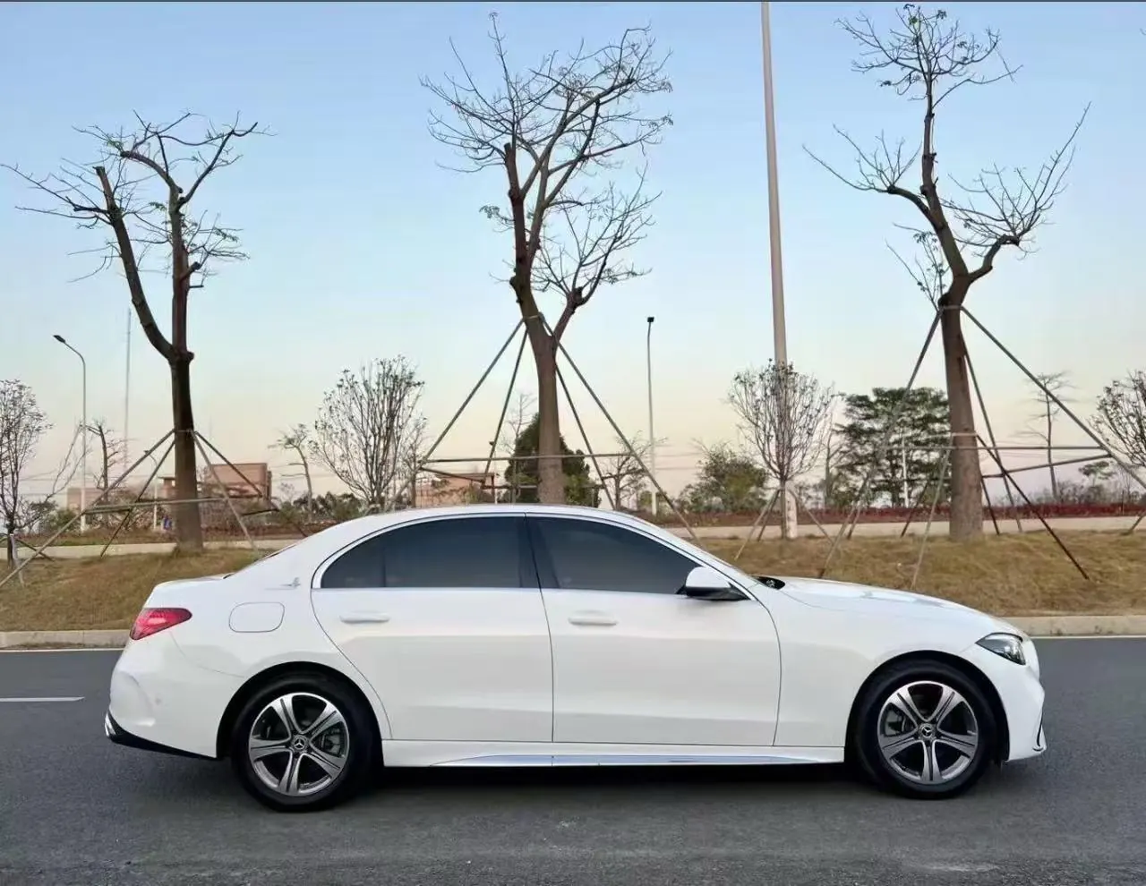 打开图片灯箱:Mercedes Benz E-Class (Imported) 2022 E 260 2.0T Fashion Sports Automatic Gear