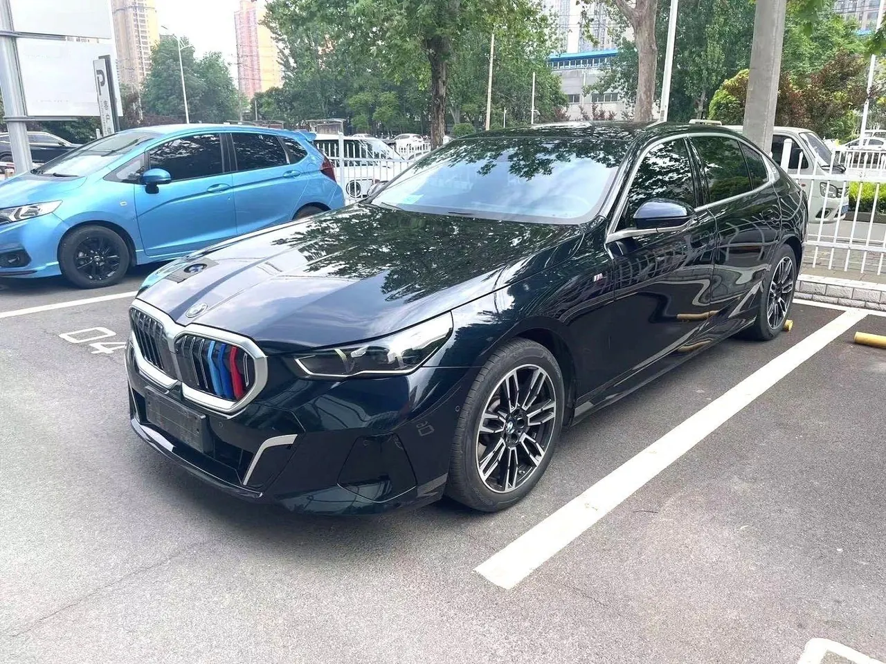 Open image lightbox: BMW 5 Series 2025 530Li 48V 2.0T Leading M Sports Suit Automatic Gear