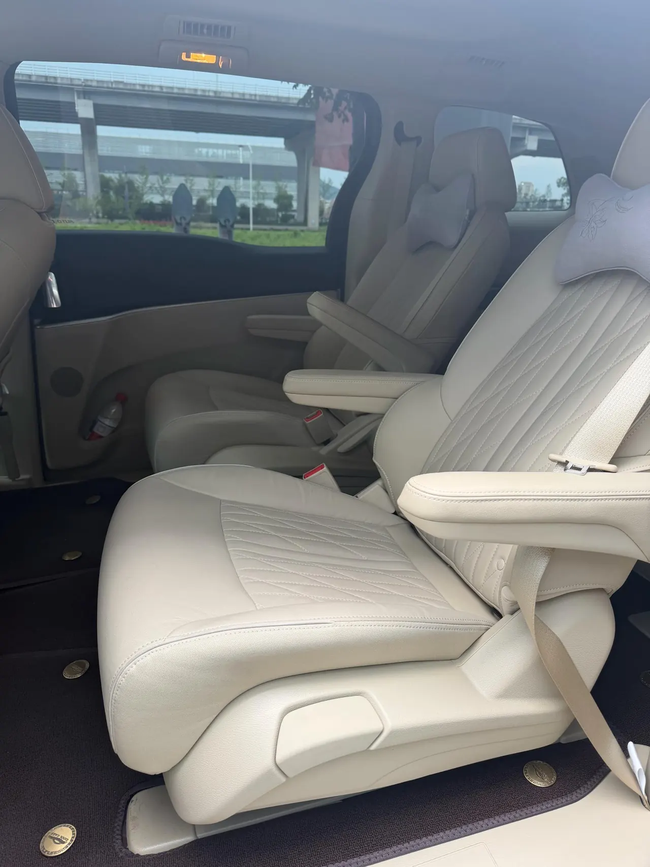 Buick 2023 GL8 Land Business Class 48V 2.0T 652T Premium Automatic Gear 3