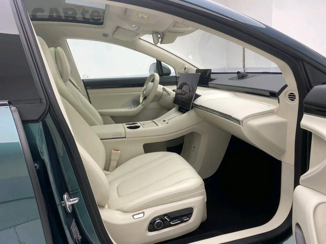 Intellectual 2025 R 7 251km Max Automatic Gear 6