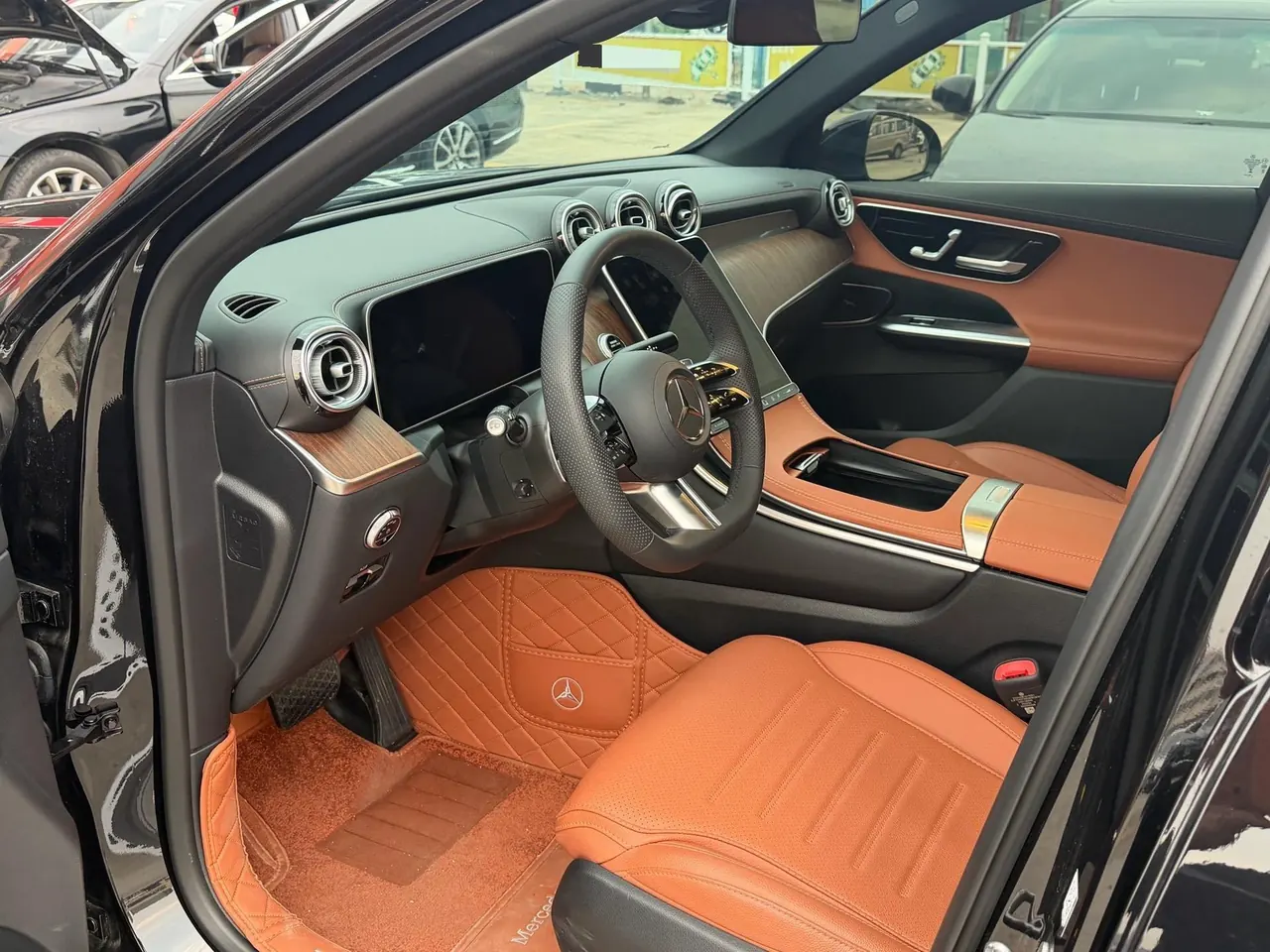 Mercedes Benz 2025 GLC 300 L 4MATIC 48V 2.0T dynamic 5-seat automatic gear - View 1
