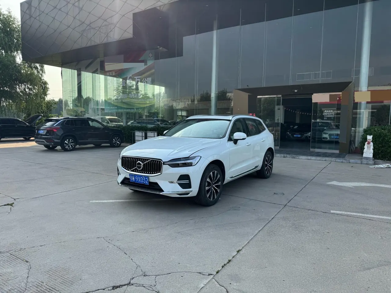 Volvo 2024 XC60 48V 2.0T B5 4-wheel drive Zhiyuan Deluxe Edition Automatic Gear - View 1