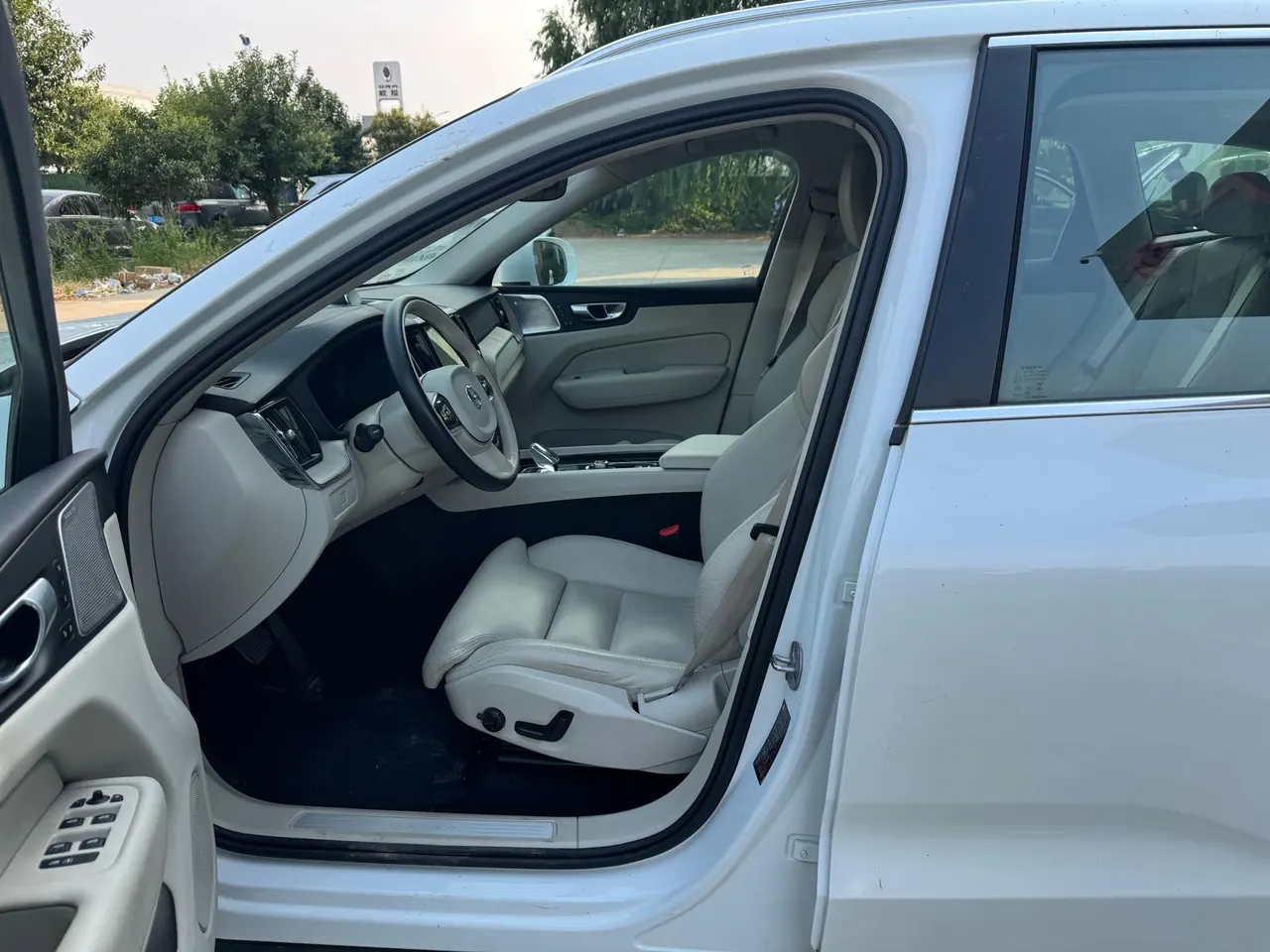 Volvo 2024 XC60 48V 2.0T B5 4-wheel drive Zhiyuan Deluxe Edition Automatic Gear 7