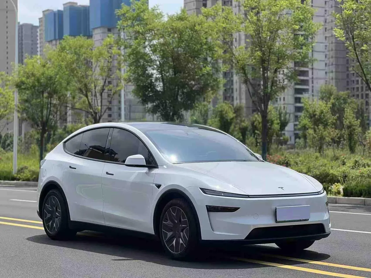 Tesla 2025 Model Y L Long Endurance All-Wheel Drive Automatic Transmission 3
