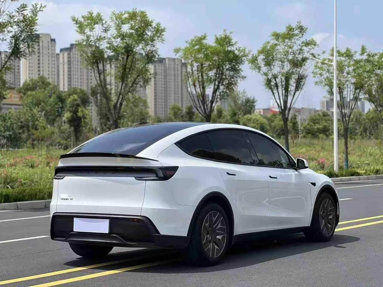 Tesla 2025 Model Y L Long Endurance All-Wheel Drive Automatic Transmission 7