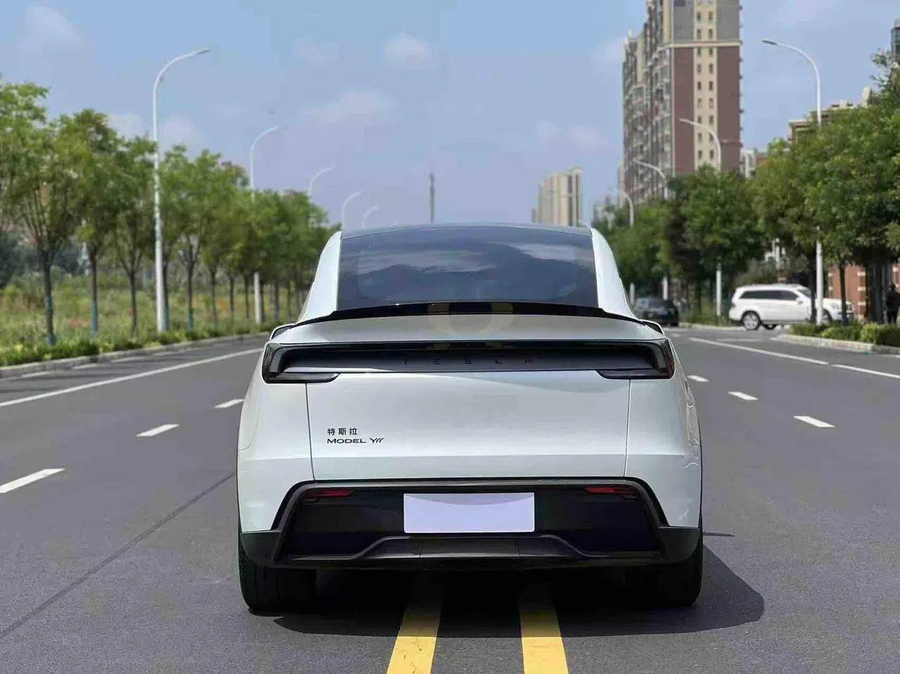 Tesla 2025 Model Y L Long Endurance All-Wheel Drive Automatic Transmission 8