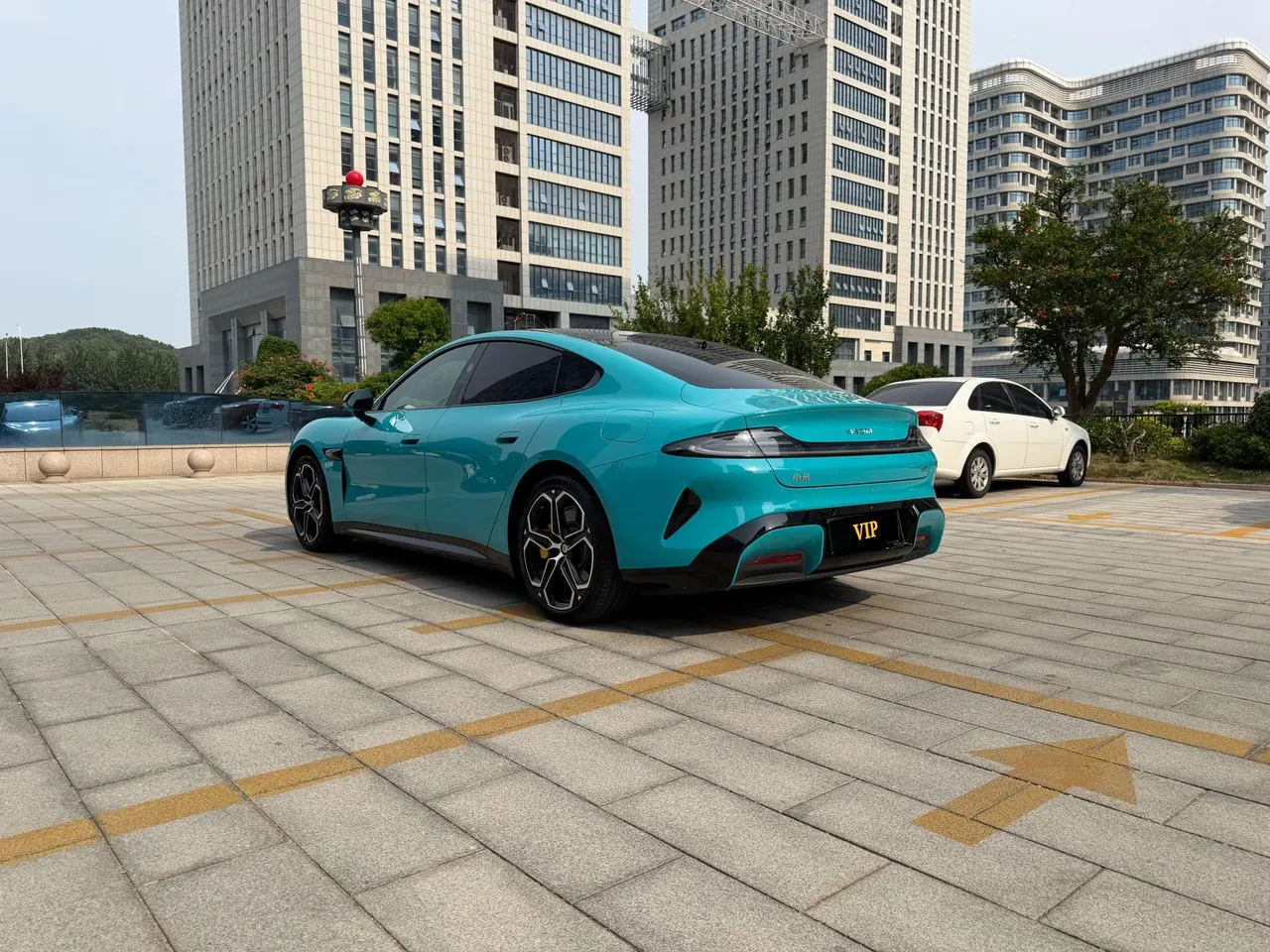 MI 2024 SU 7 700km Rear Drive Standard Founding Edition Automatic Gear 7