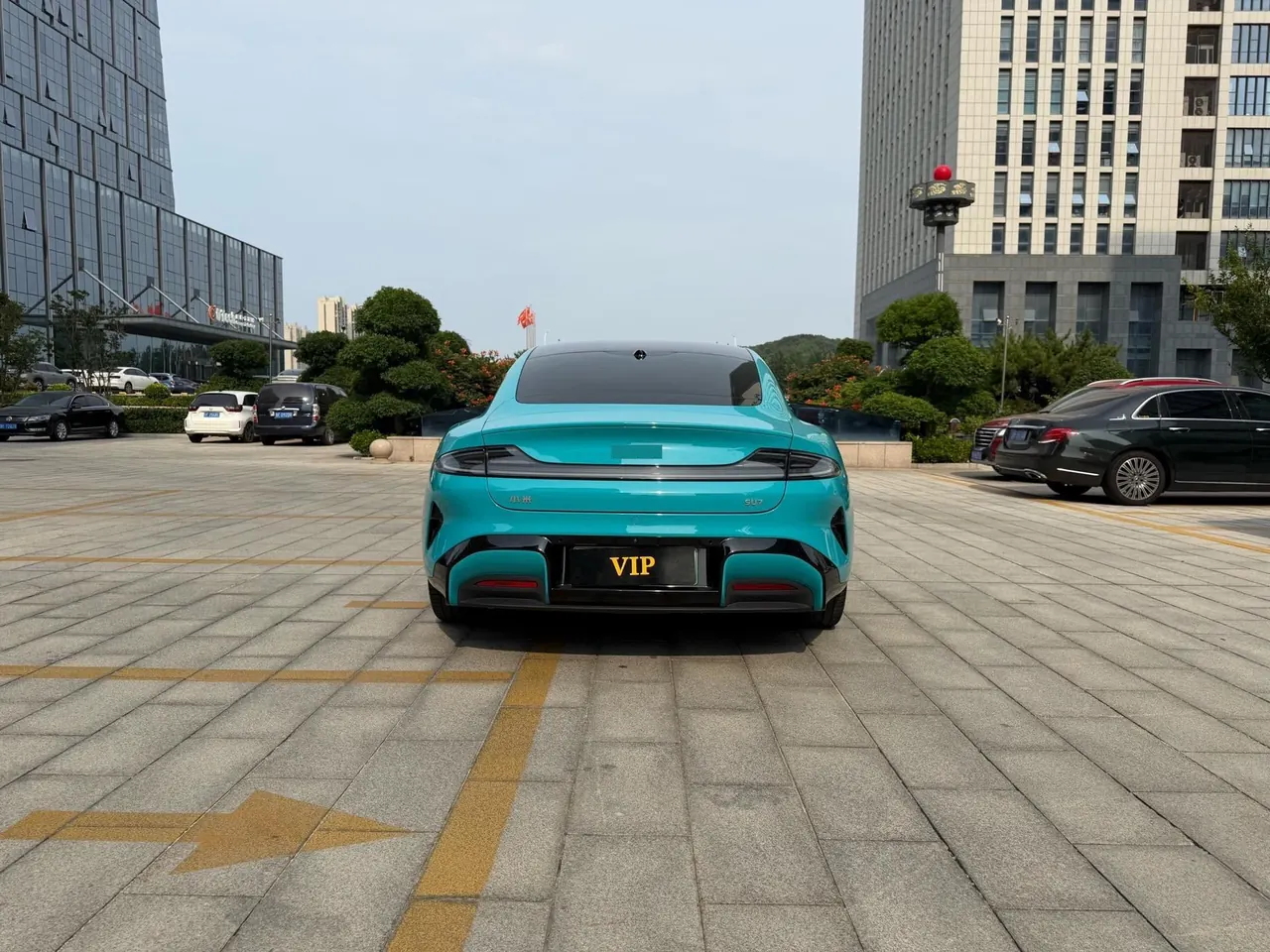 MI 2024 SU 7 700km Rear Drive Standard Founding Edition Automatic Gear 8