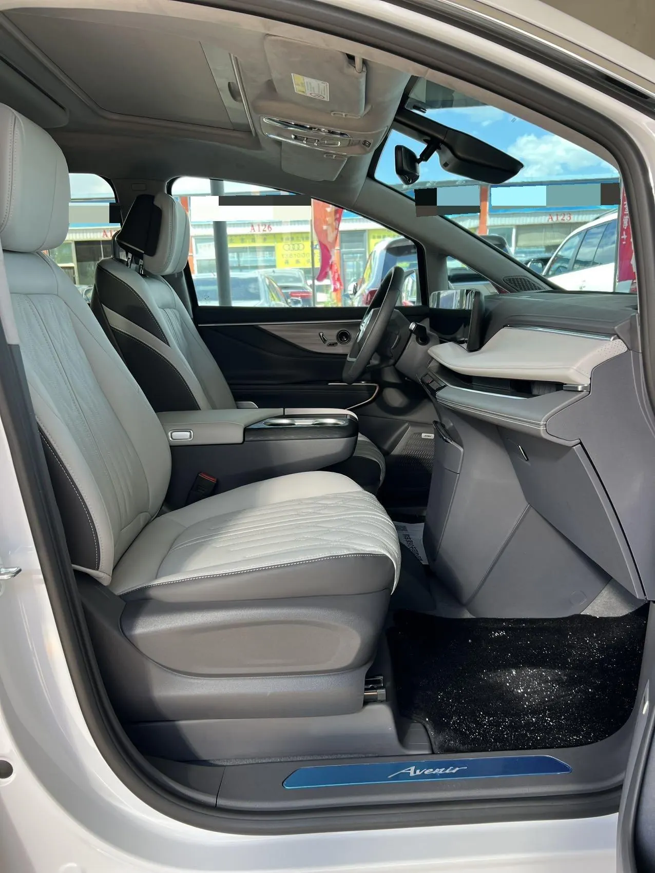 Buick 2026 GL8 ES Lu Zun 48V 2.0T Premium Edition Automatic Gear 4