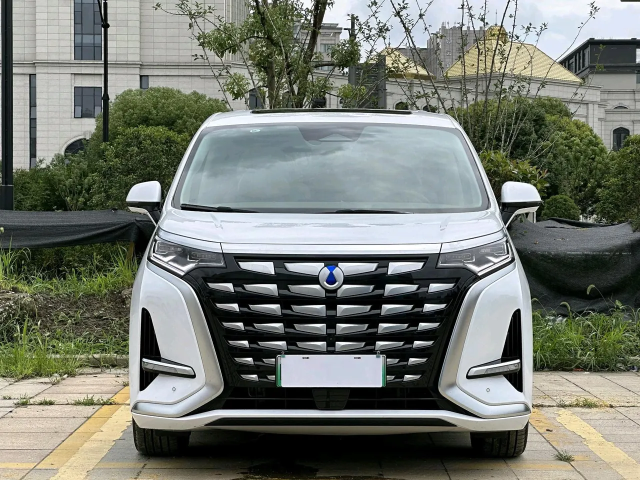 Open image lightbox: Denza 2022 Denza D9 DM-i 1.5T Stepless 970 Four-wheel Drive Honorable Automatic Gear