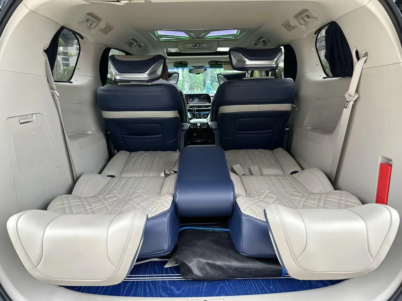 Denza 2022 Denza D9 DM-i 1.5T Stepless 970 Four-wheel Drive Honorable Automatic Gear 13