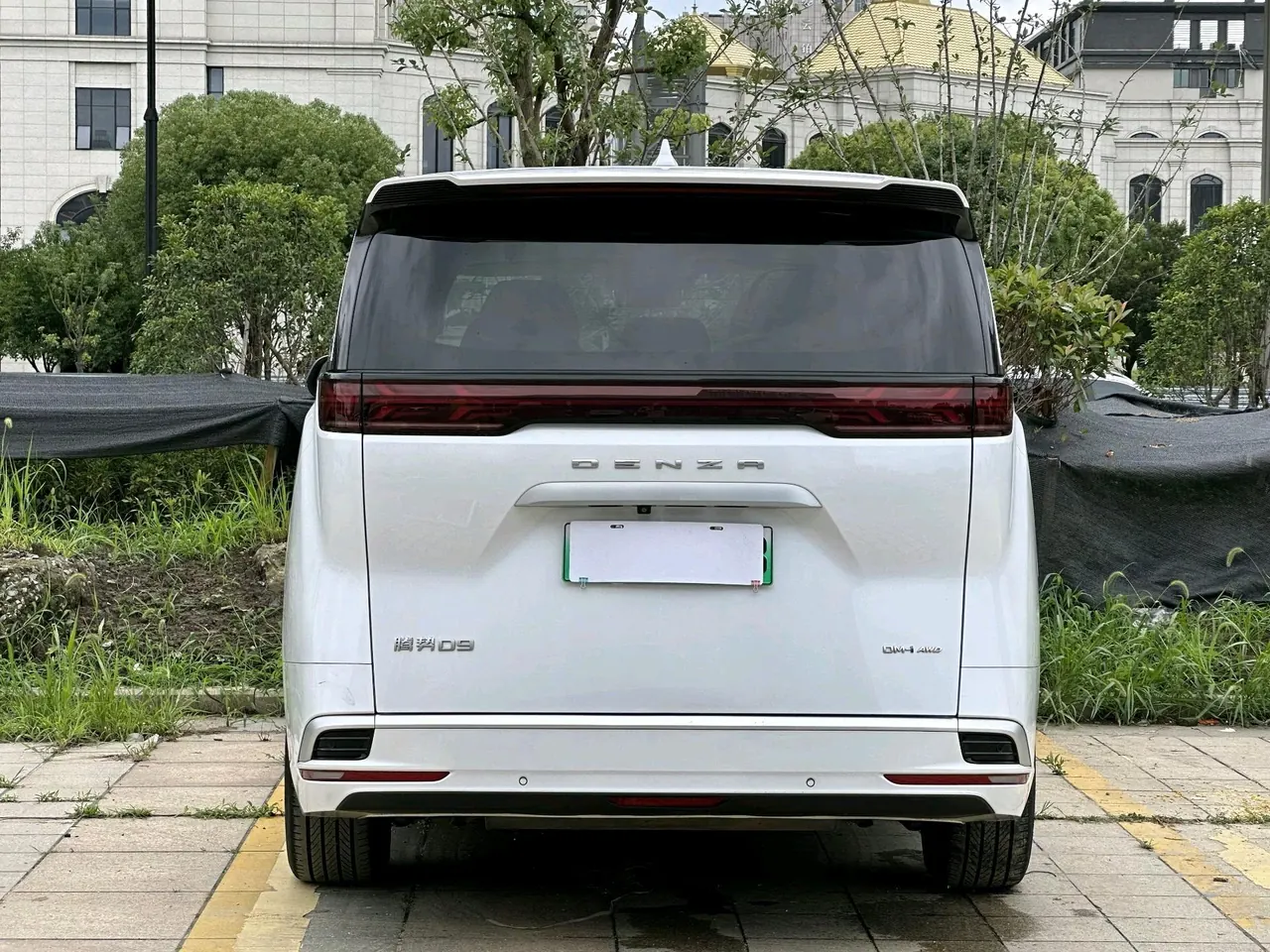 Denza 2022 Denza D9 DM-i 1.5T Stepless 970 Four-wheel Drive Honorable Automatic Gear 17