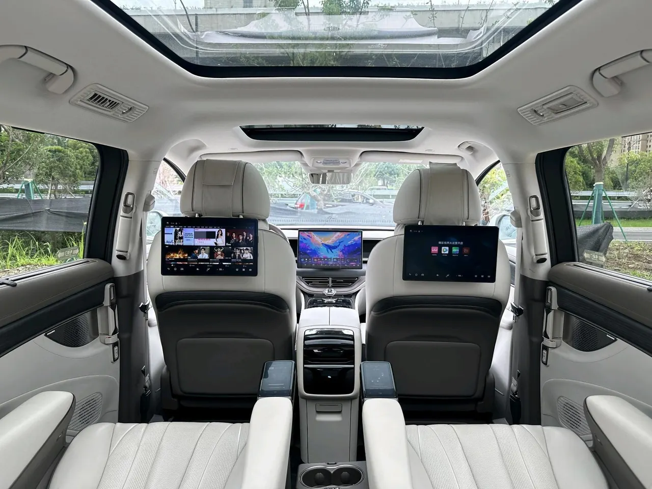 Denza 2022 Denza D9 DM-i 1.5T Stepless 970 Four-wheel Drive Honorable Automatic Gear 5