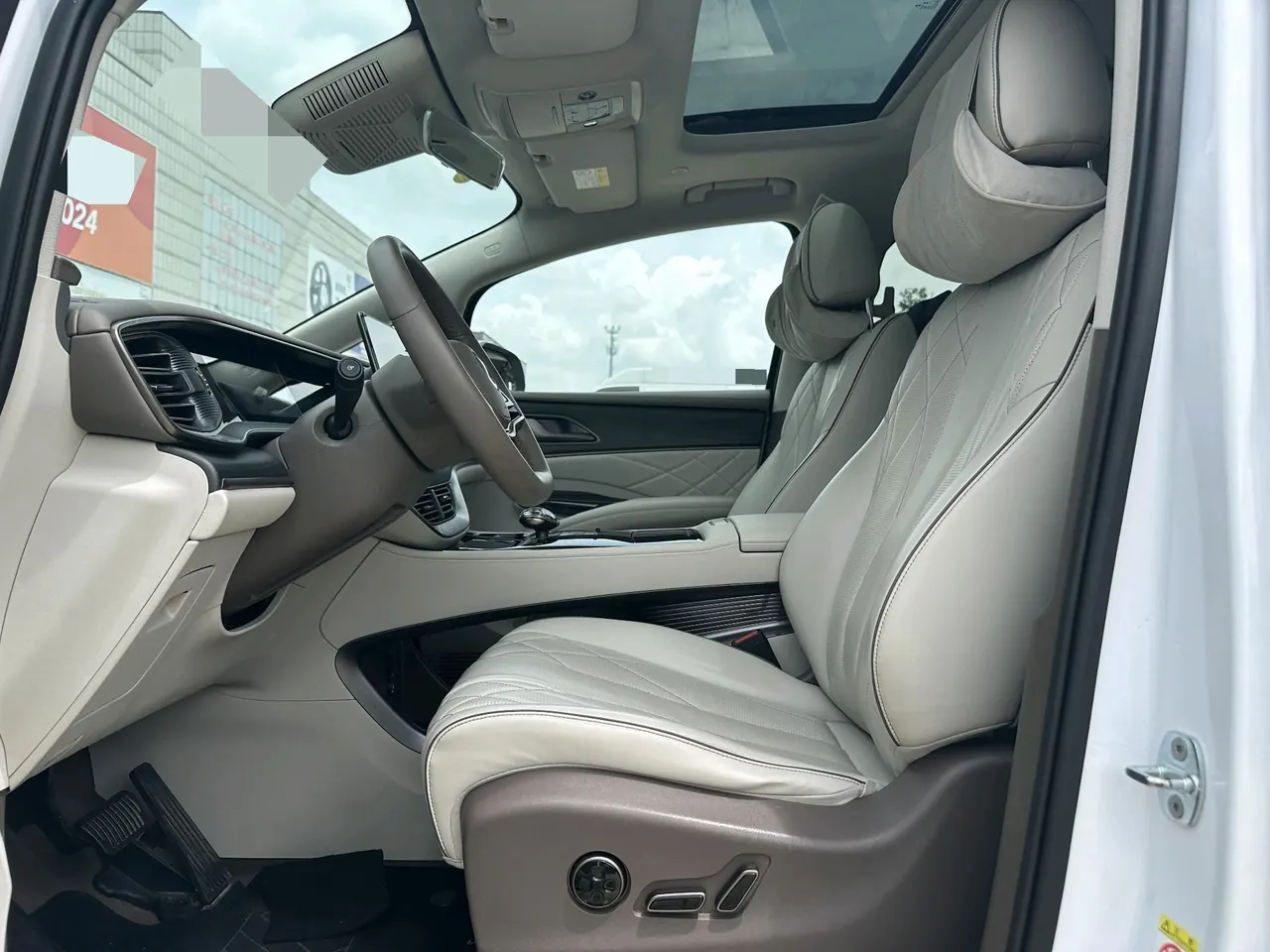 Denza 2022 Denza D9 DM-i 1.5T Stepless 970 Four-wheel Drive Honorable Automatic Gear 6