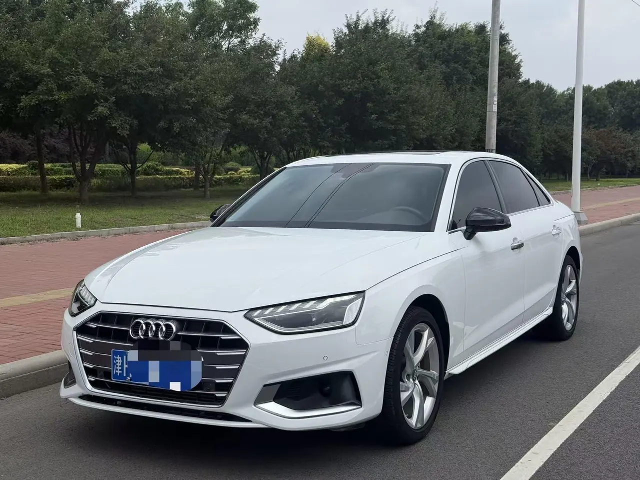 Audi 2020 A4L 2.0TFSI 40TFSI Deluxe Dynamic Automatic - View 1