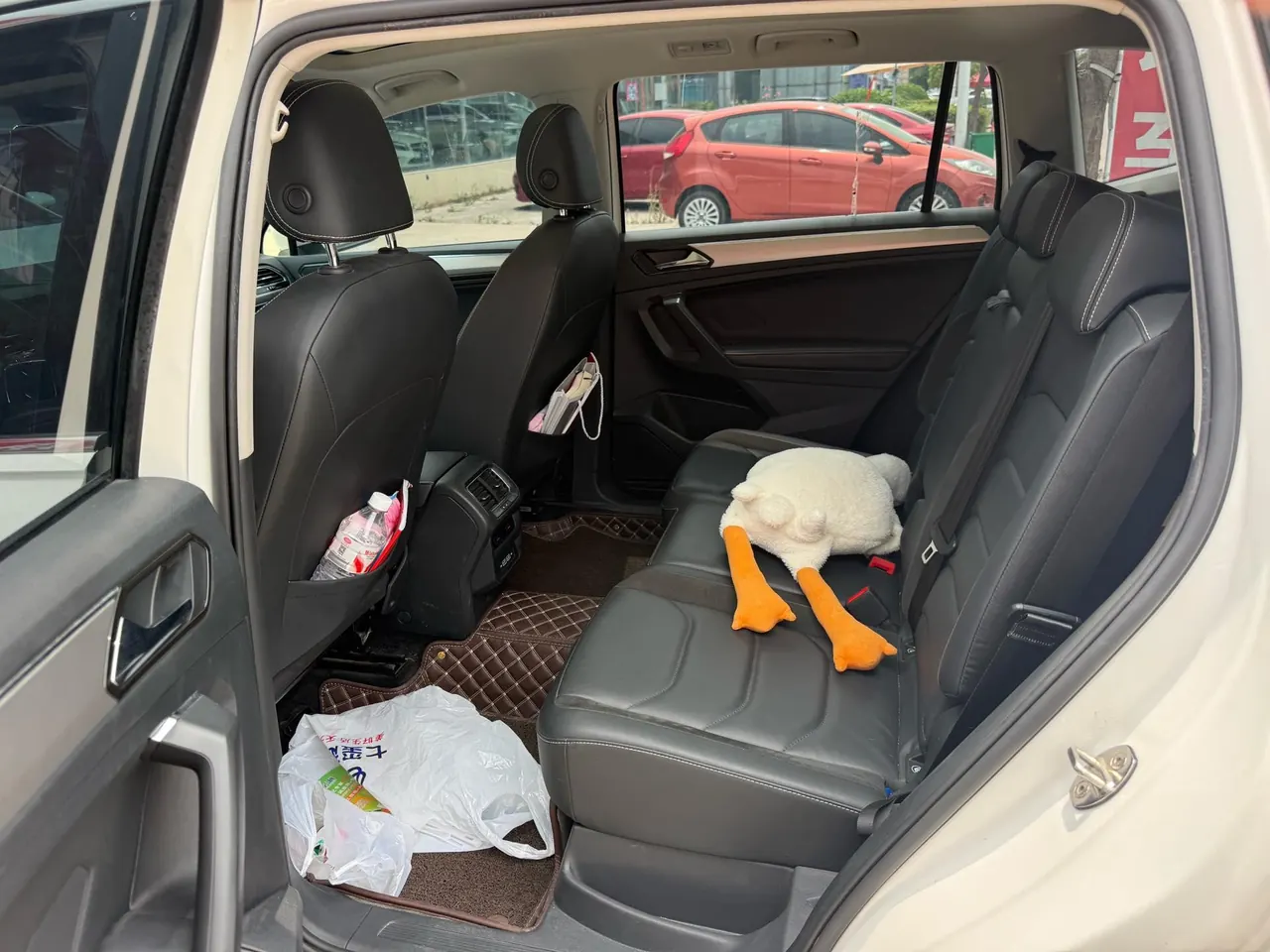 Volkswagen 2020 Tiguan L 2.0TSI 330TSI Two-Drive Smart Deluxe Automatic Gear 4