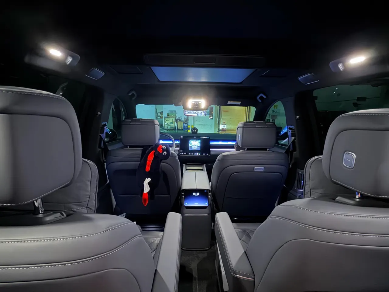 NIO 2026 ES8 6-seat executive deluxe automatic gear 4