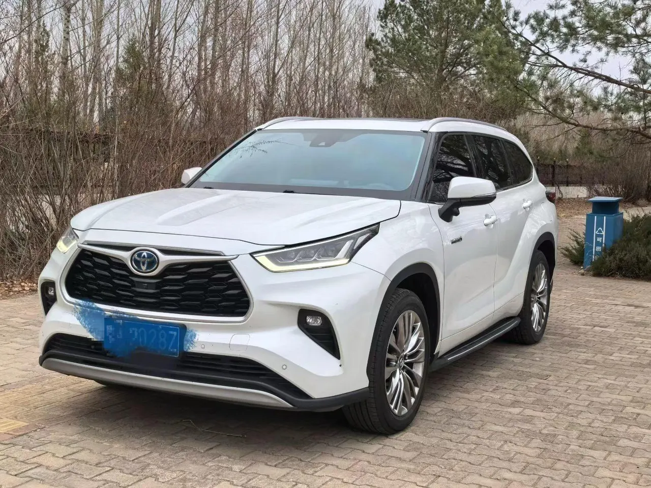 Open image lightbox: Toyota 2023 Highlander Dual Engine 2.5 Stepless Intelligent Electric Hybrid Four-wheel Drive Extreme Edition 7-seat Automatic Transmission