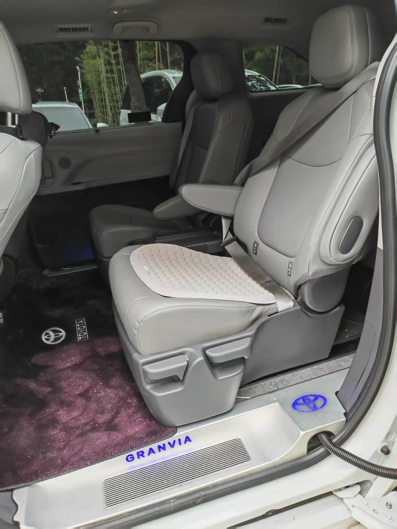 Toyota 2024 Grevia HYBRID 2.5 Stepless Comfort Edition Automatic Transmission 3