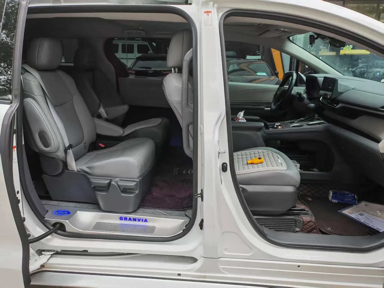 Toyota 2024 Grevia HYBRID 2.5 Stepless Comfort Edition Automatic Transmission 5