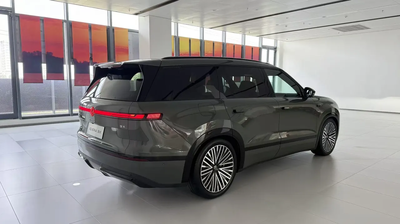 Open image lightbox: Volkswagen 2026 ID.ERA 9X Max 4-wheel drive automatic gear