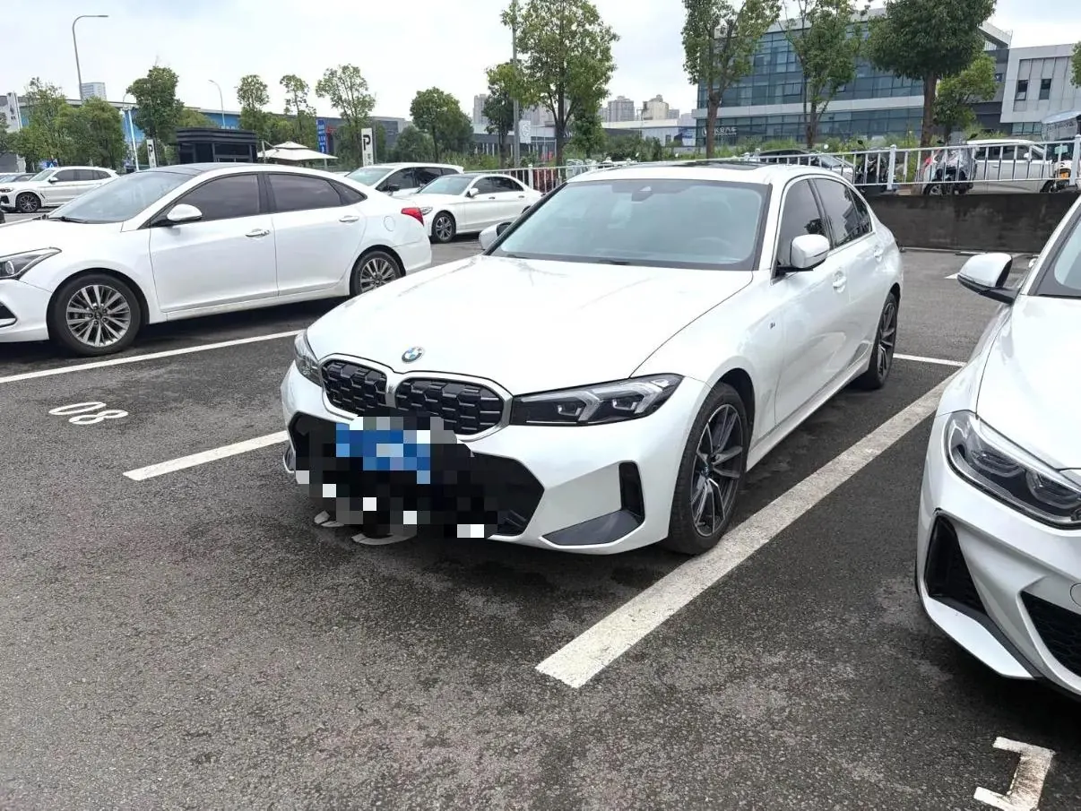 BMW 3 Series 2026 325Li 2.0T M Sports Suit Automatic Gear - View 1