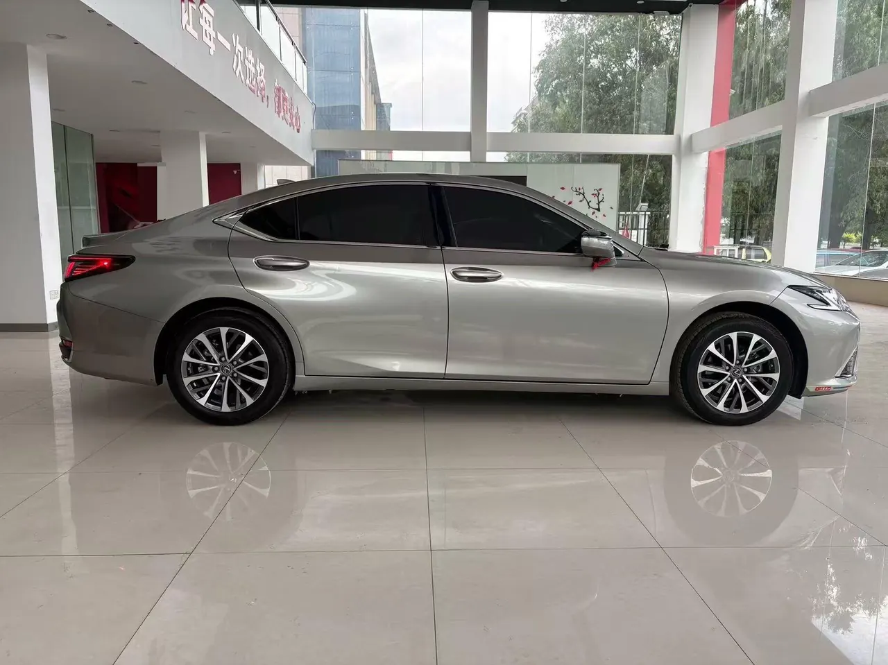Lexus ES (Imported) 2025 ES200 2.0 Stepless Edition Automatic Gear 6