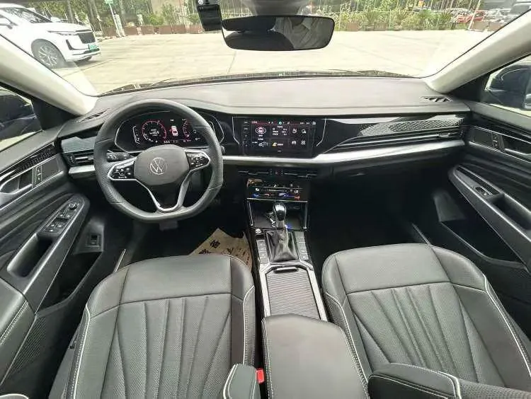 Volkswagen 2024 Passat 2.0TSI 380TSI Deluxe Edition Automatic 3