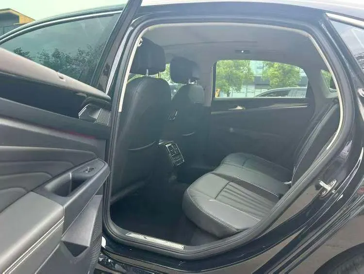 Volkswagen 2024 Passat 2.0TSI 380TSI Deluxe Edition Automatic 5