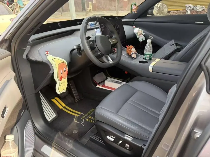 MI 2025 YU7 Long Endurance Four-wheel Drive Pro Edition Automatic Gear 3