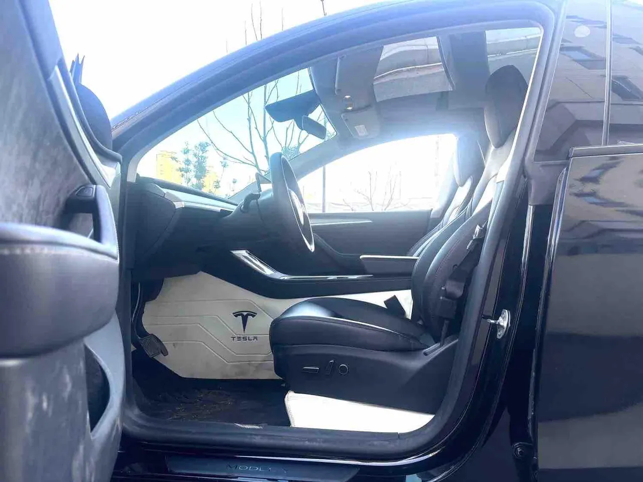 Tesla 2024 Model Y rear-wheel drive version automatic transmission 2