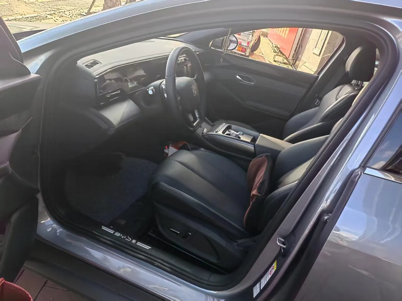 BYD 2025 Qin L EV 470KM Leading Automatic Gear 2