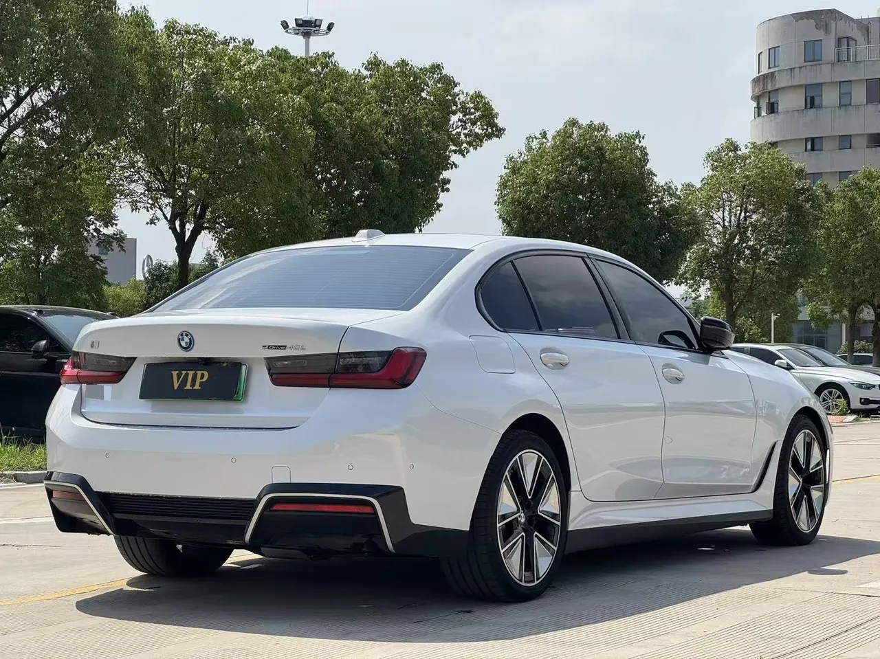 BMW 2026 i3 eDrive 40 L obsidian night sports suit automatic gear 2
