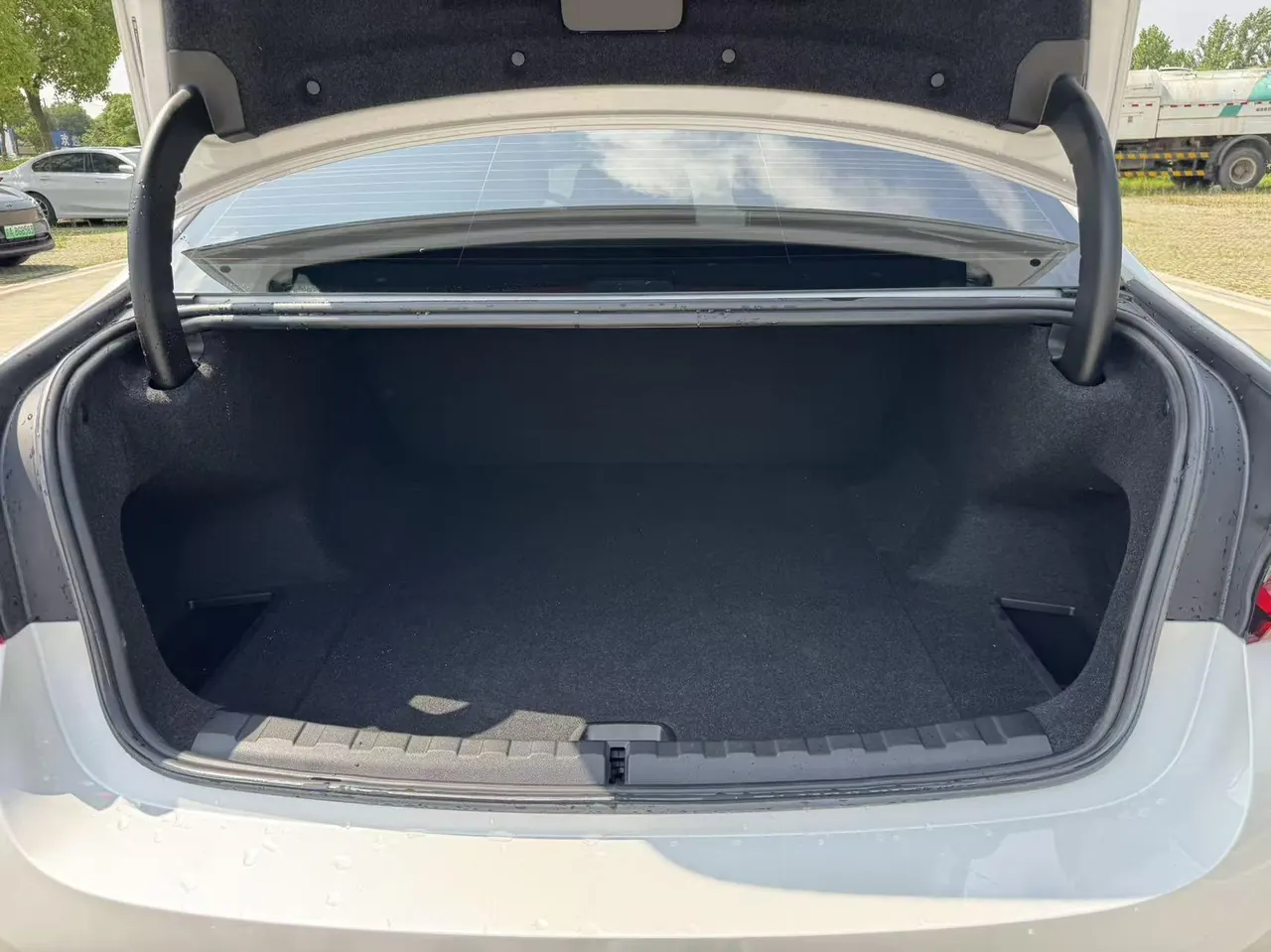 BMW 2026 i3 eDrive 40 L obsidian night sports suit automatic gear 23