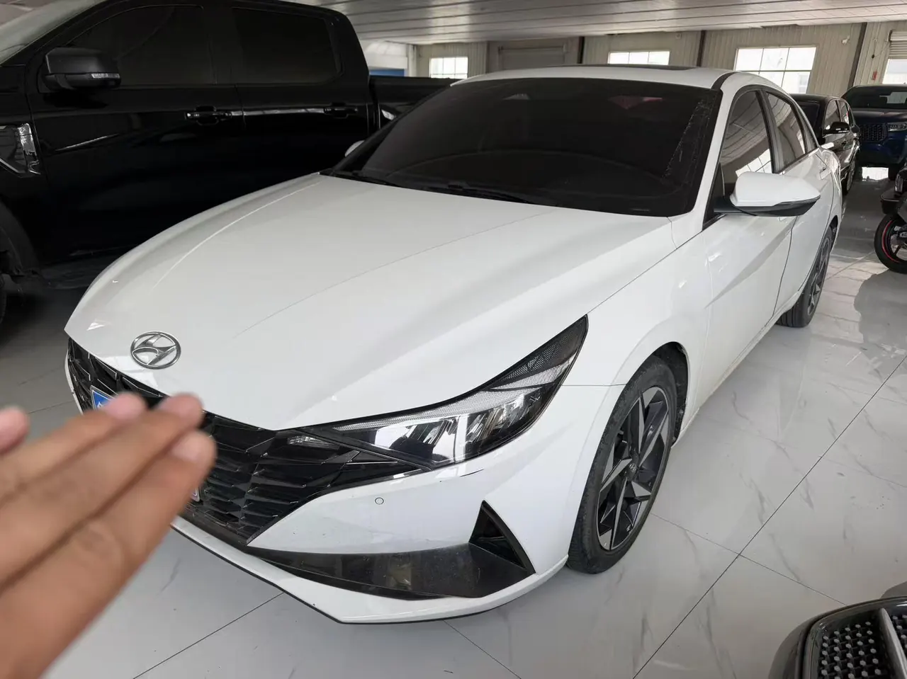 Hyundai 2022 Elantra -3-compartment 1.5 stepless LUX premium automatic gear - View 1