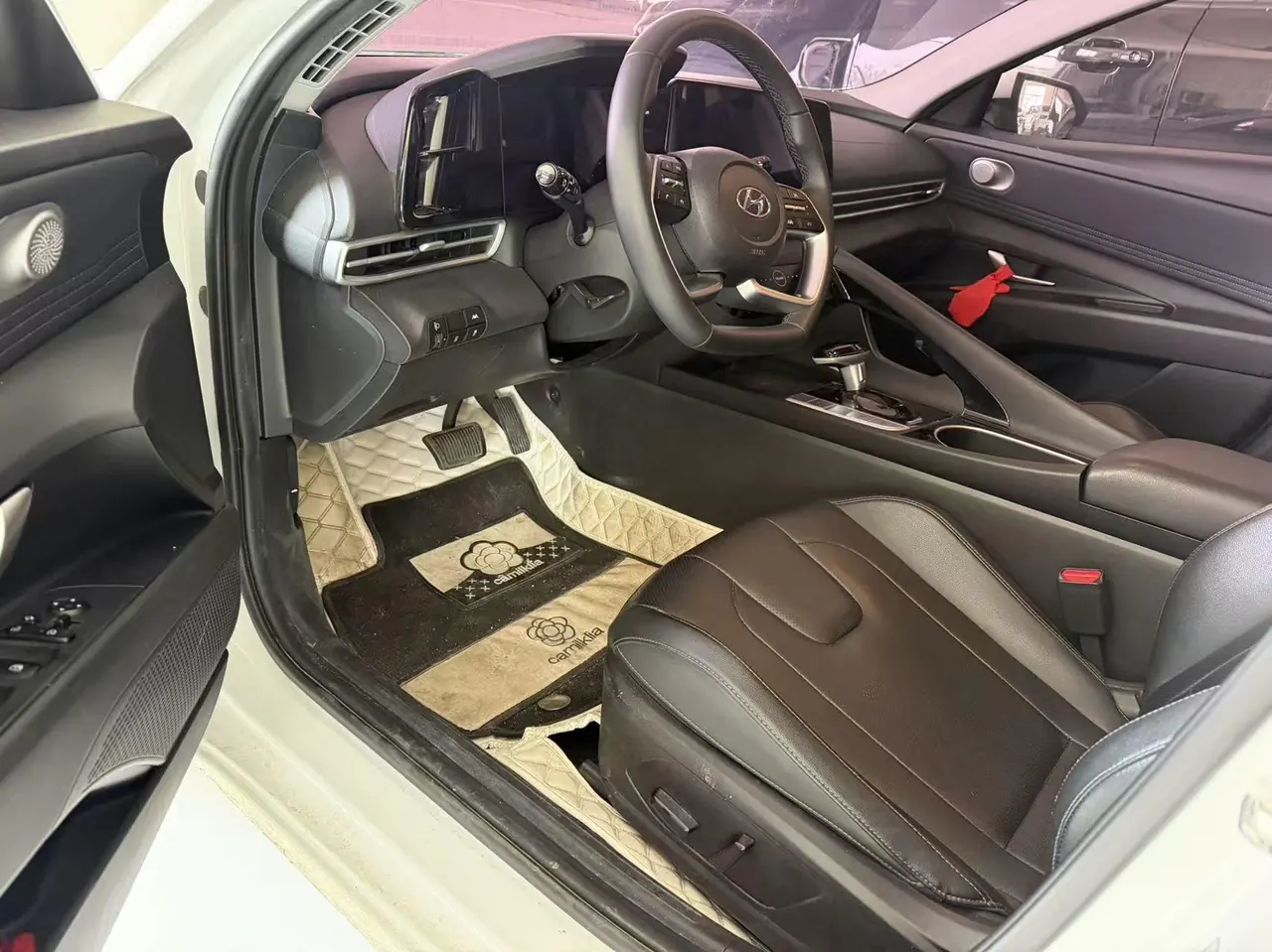 Hyundai 2022 Elantra -3-compartment 1.5 stepless LUX premium automatic gear 6