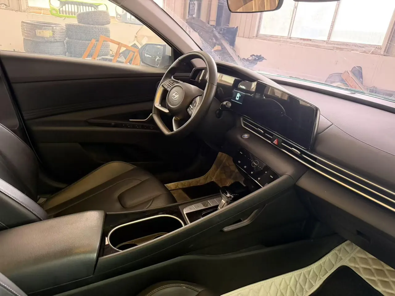 Hyundai 2022 Elantra -3-compartment 1.5 stepless LUX premium automatic gear 7