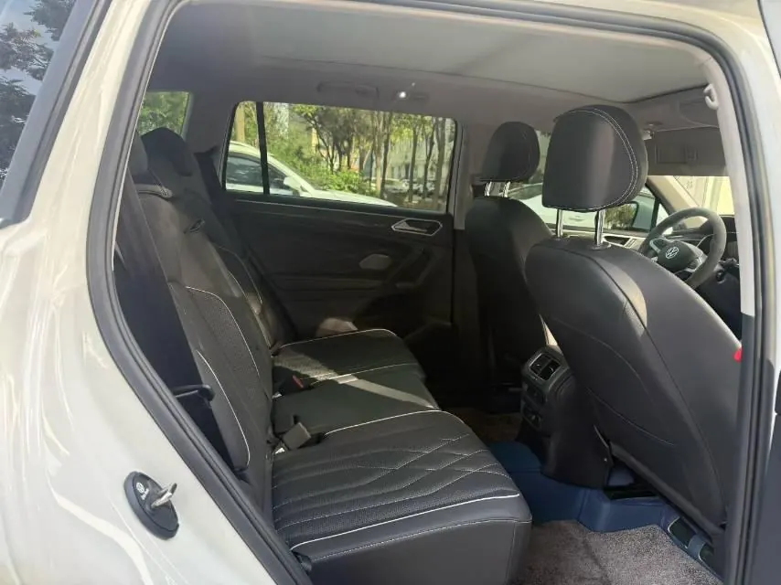 Volkswagen 2024 Tiguan L R-Line 2.0TSI 330TSI Two-Drive R-Line Overdrive Automatic Gear 6