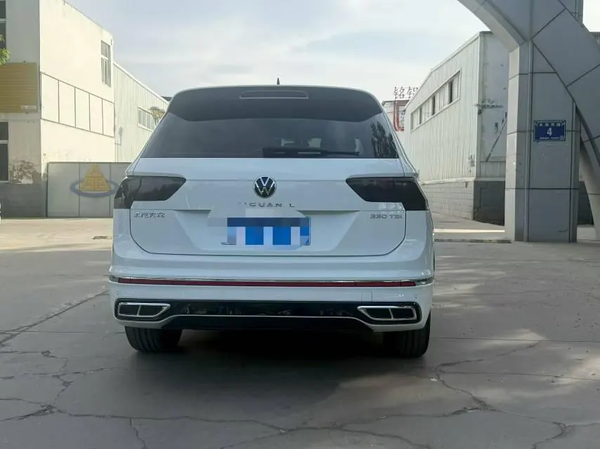 Volkswagen 2024 Tiguan L R-Line 2.0TSI 330TSI Two-Drive R-Line Overdrive Automatic Gear 9