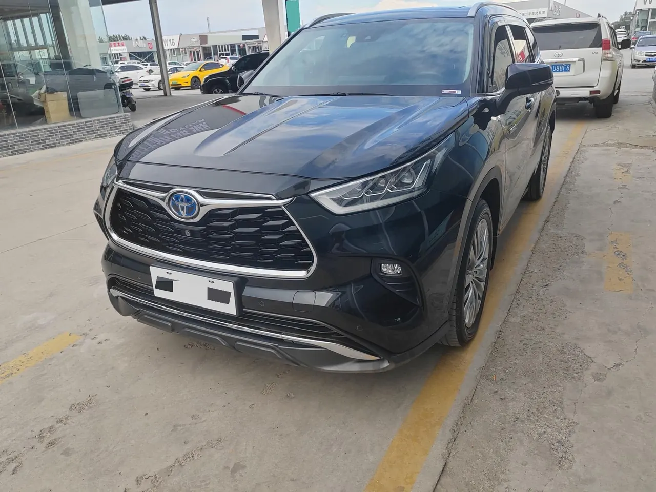 Open image lightbox: Toyota 2022 Highlander Dual Engine 2.5 Stepless Four-wheel Drive Extreme Edition 7-seat Automatic Gear