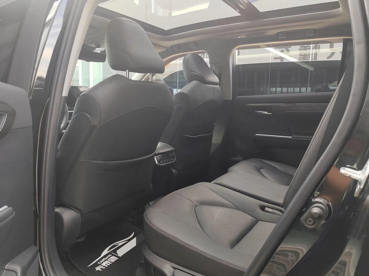 Toyota 2022 Highlander Dual Engine 2.5 Stepless Four-wheel Drive Extreme Edition 7-seat Automatic Gear 2