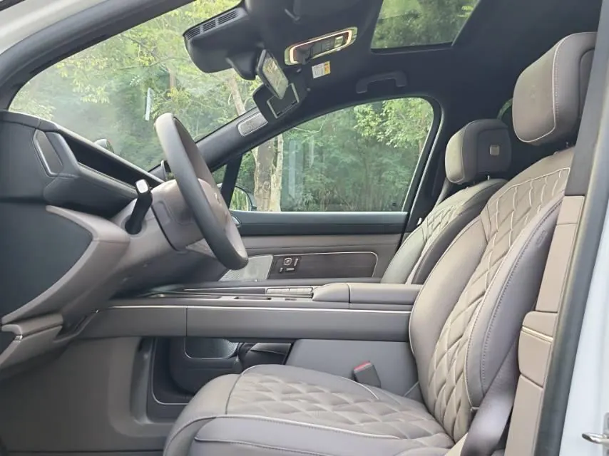 NIO 2026 ES8 6-seat executive deluxe automatic gear 3